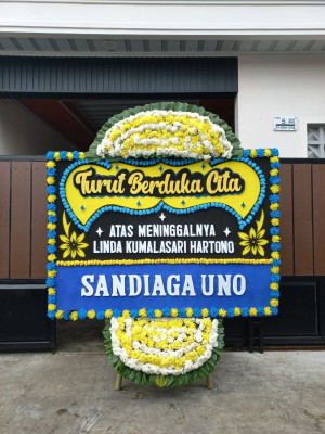 Papan Bunga Duka di Harapan Mulia